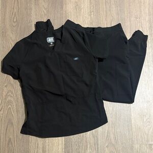AVE Women's Black Scrub Set
